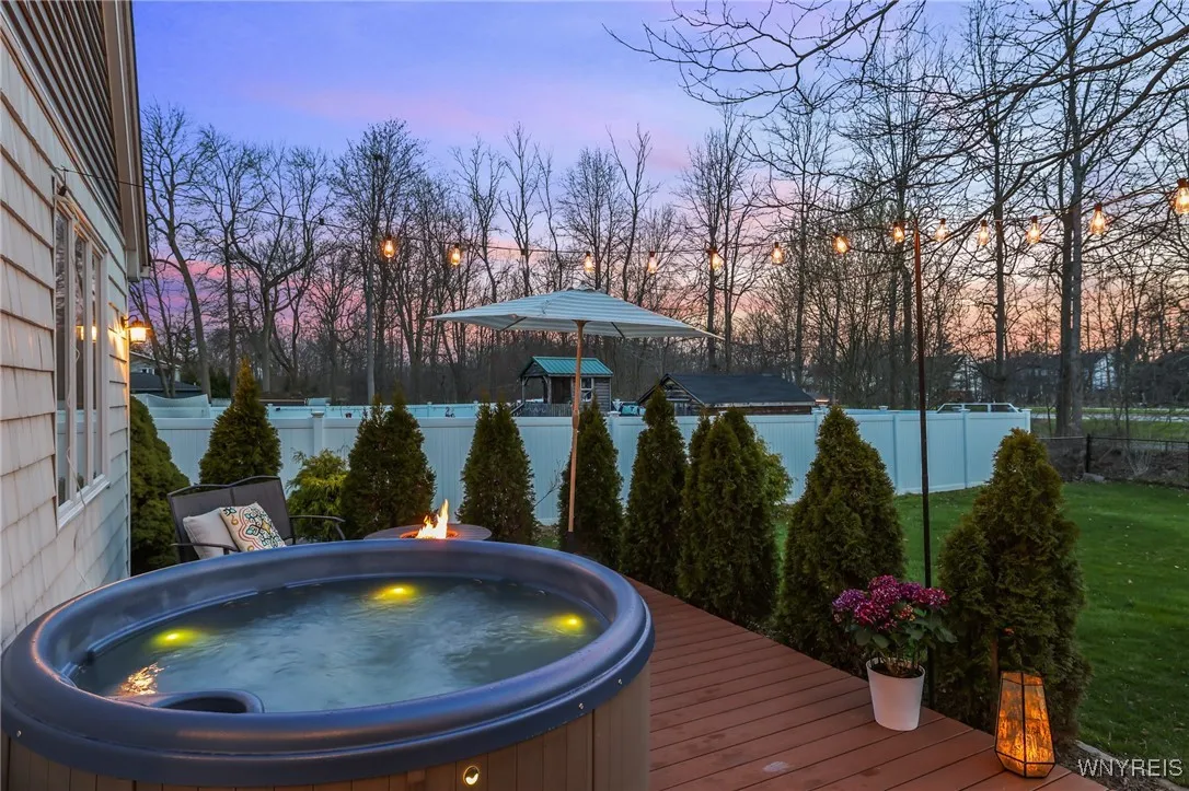 Back deck w/ hot tub
