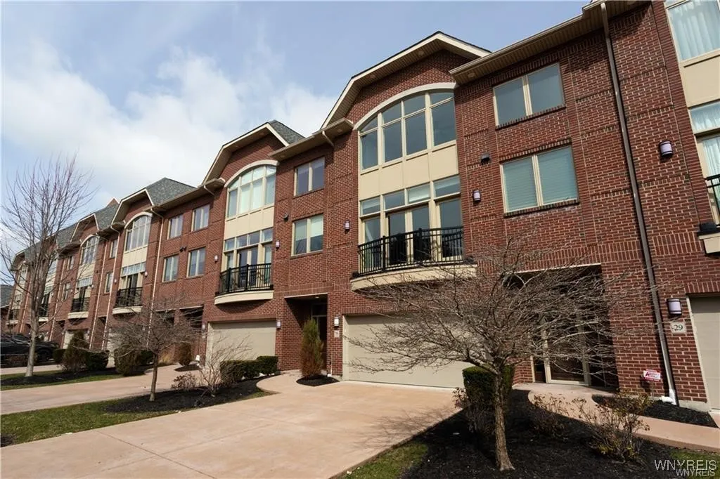35 Ojibwa Circle, Buffalo, New York 14202, Buffalo, New York 14202, 3 Bedrooms Bedrooms, 6 Rooms Rooms,2 BathroomsBathrooms,Residential,For Sale,35 Ojibwa Circle, Buffalo, New York 14202,0,B1601223