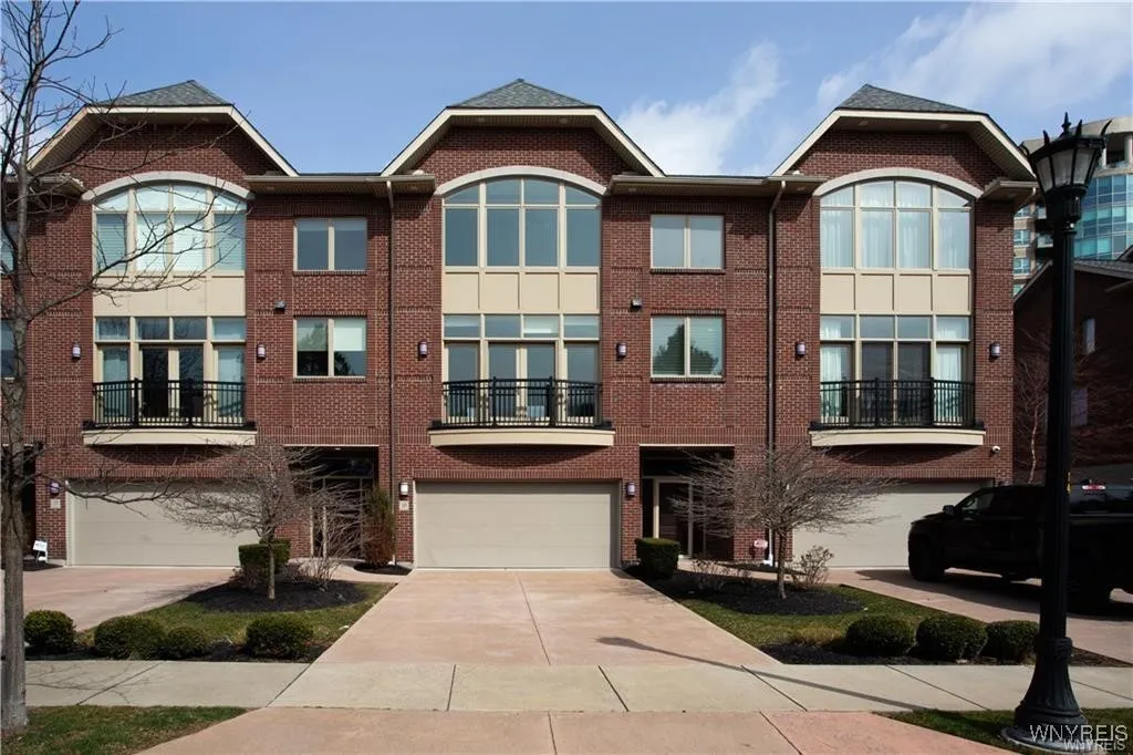 35 Ojibwa Circle, Buffalo, New York 14202, Buffalo, New York 14202, 3 Bedrooms Bedrooms, 6 Rooms Rooms,2 BathroomsBathrooms,Residential,For Sale,35 Ojibwa Circle, Buffalo, New York 14202,0,B1601223