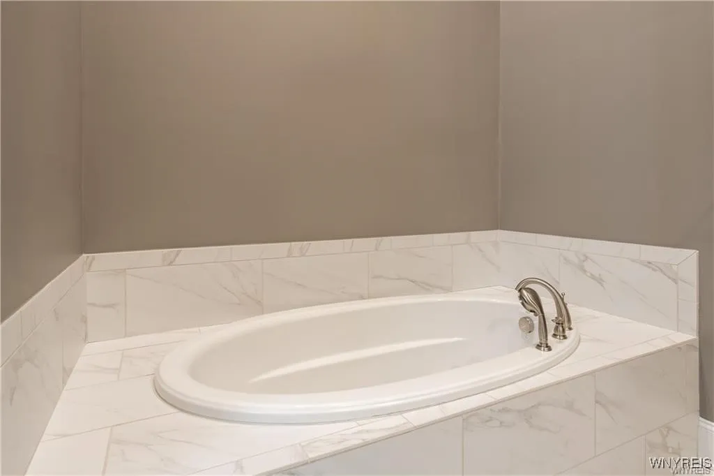 35 Ojibwa Circle, Buffalo, New York 14202, Buffalo, New York 14202, 3 Bedrooms Bedrooms, 6 Rooms Rooms,2 BathroomsBathrooms,Residential,For Sale,35 Ojibwa Circle, Buffalo, New York 14202,0,B1601223