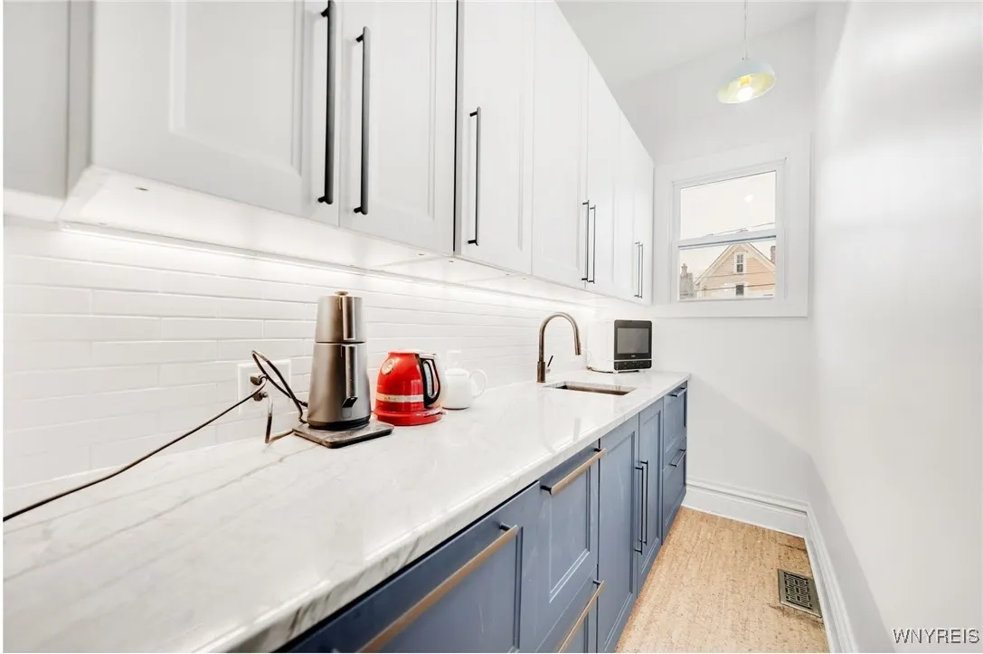 57 Symphony Circle, Buffalo, New York 14201, Buffalo, New York 14201, 4 Bedrooms Bedrooms, 16 Rooms Rooms,3 BathroomsBathrooms,Residential,Closed,57 Symphony Circle, Buffalo, New York 14201,0,B1601088