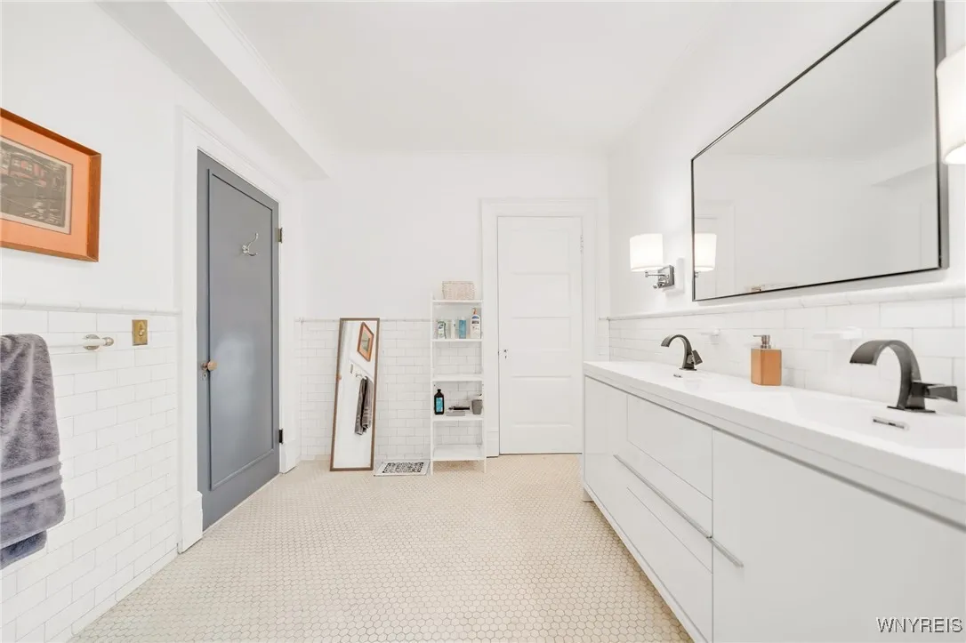 57 Symphony Circle, Buffalo, New York 14201, Buffalo, New York 14201, 4 Bedrooms Bedrooms, 16 Rooms Rooms,3 BathroomsBathrooms,Residential,Closed,57 Symphony Circle, Buffalo, New York 14201,0,B1601088