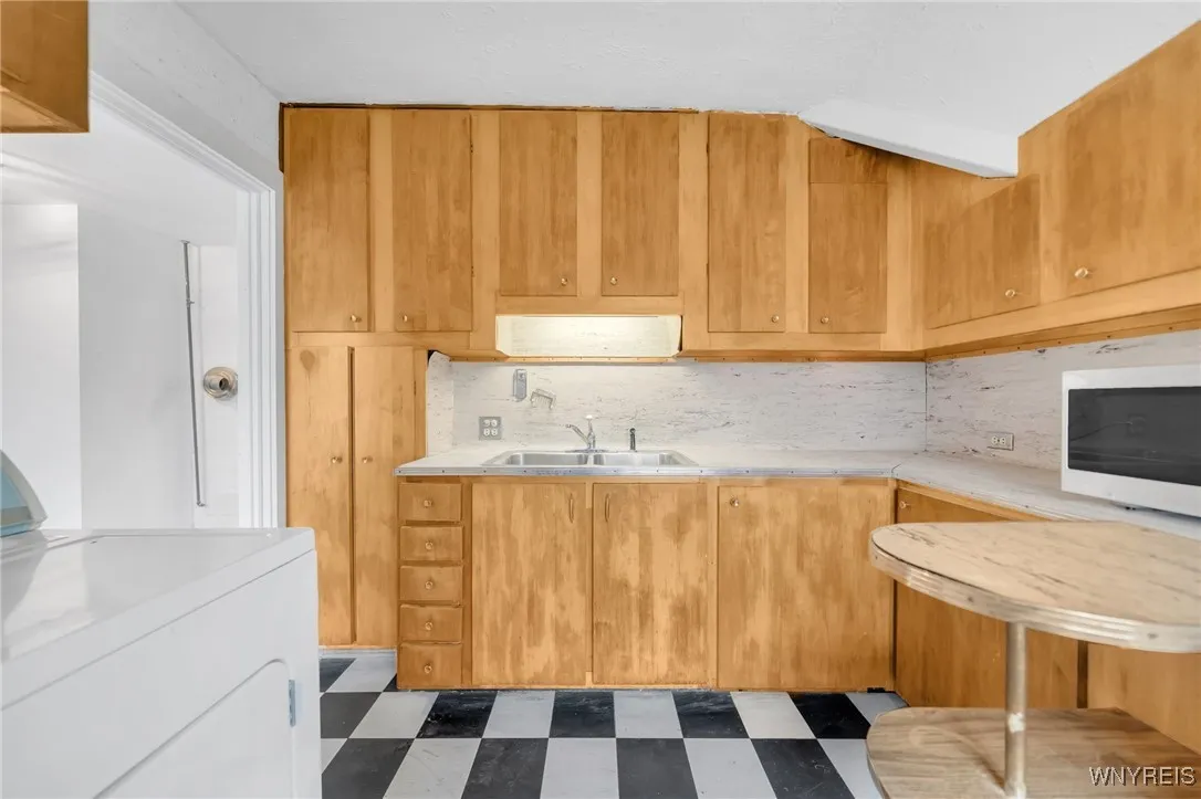 57 Symphony Circle, Buffalo, New York 14201, Buffalo, New York 14201, 4 Bedrooms Bedrooms, 16 Rooms Rooms,3 BathroomsBathrooms,Residential,Closed,57 Symphony Circle, Buffalo, New York 14201,0,B1601088