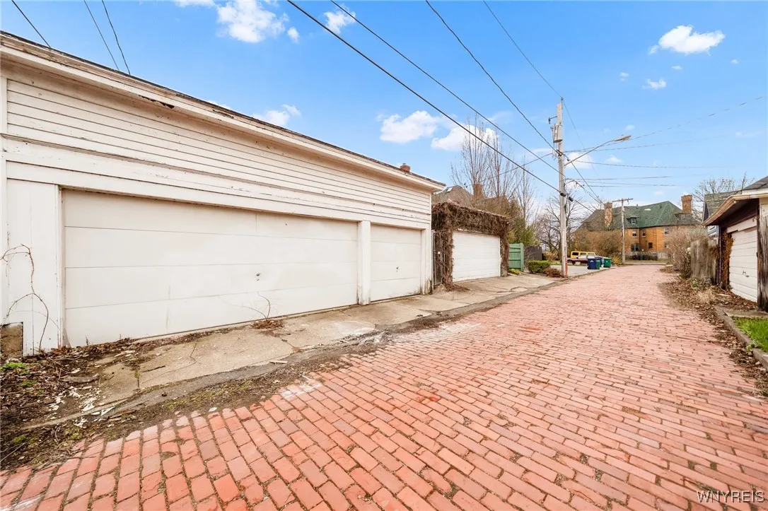 57 Symphony Circle, Buffalo, New York 14201, Buffalo, New York 14201, 4 Bedrooms Bedrooms, 16 Rooms Rooms,3 BathroomsBathrooms,Residential,Closed,57 Symphony Circle, Buffalo, New York 14201,0,B1601088