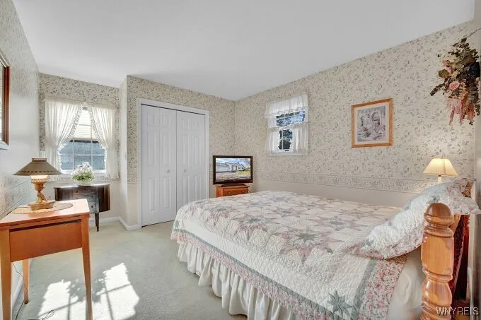Bedroom with dbl closet