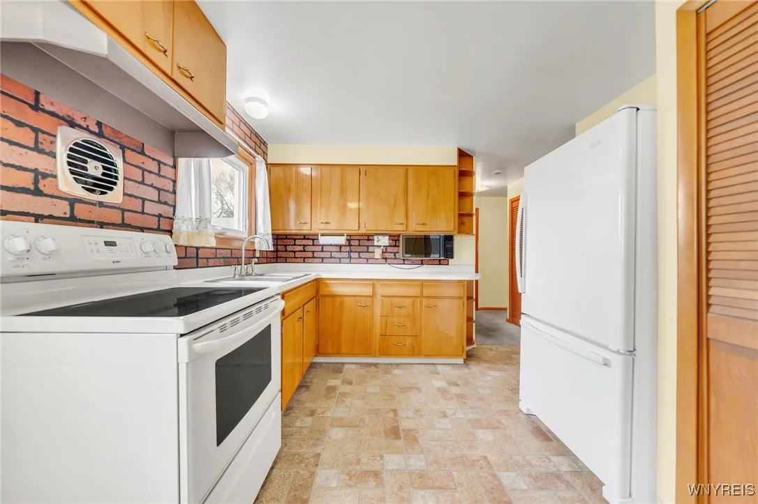 97 Dunlop Avenue, Tonawanda-town, New York 14150, Tonawanda, New York 14150, 3 Bedrooms Bedrooms, 7 Rooms Rooms,2 BathroomsBathrooms,Residential,Closed,97 Dunlop Avenue, Tonawanda-town, New York 14150,0,B1601255