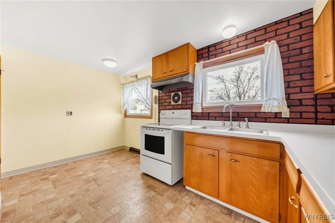 97 Dunlop Avenue, Tonawanda-town, New York 14150, Tonawanda, New York 14150, 3 Bedrooms Bedrooms, 7 Rooms Rooms,2 BathroomsBathrooms,Residential,Closed,97 Dunlop Avenue, Tonawanda-town, New York 14150,0,B1601255