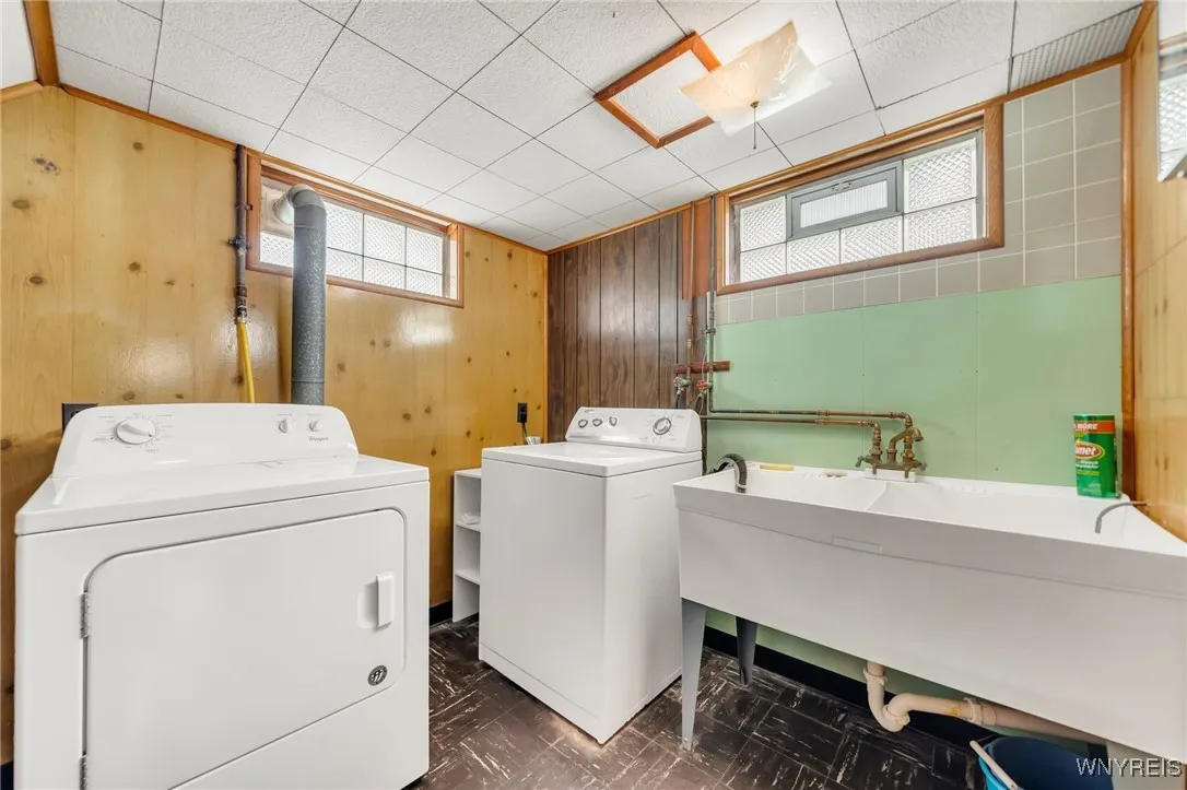 97 Dunlop Avenue, Tonawanda-town, New York 14150, Tonawanda, New York 14150, 3 Bedrooms Bedrooms, 7 Rooms Rooms,2 BathroomsBathrooms,Residential,Closed,97 Dunlop Avenue, Tonawanda-town, New York 14150,0,B1601255