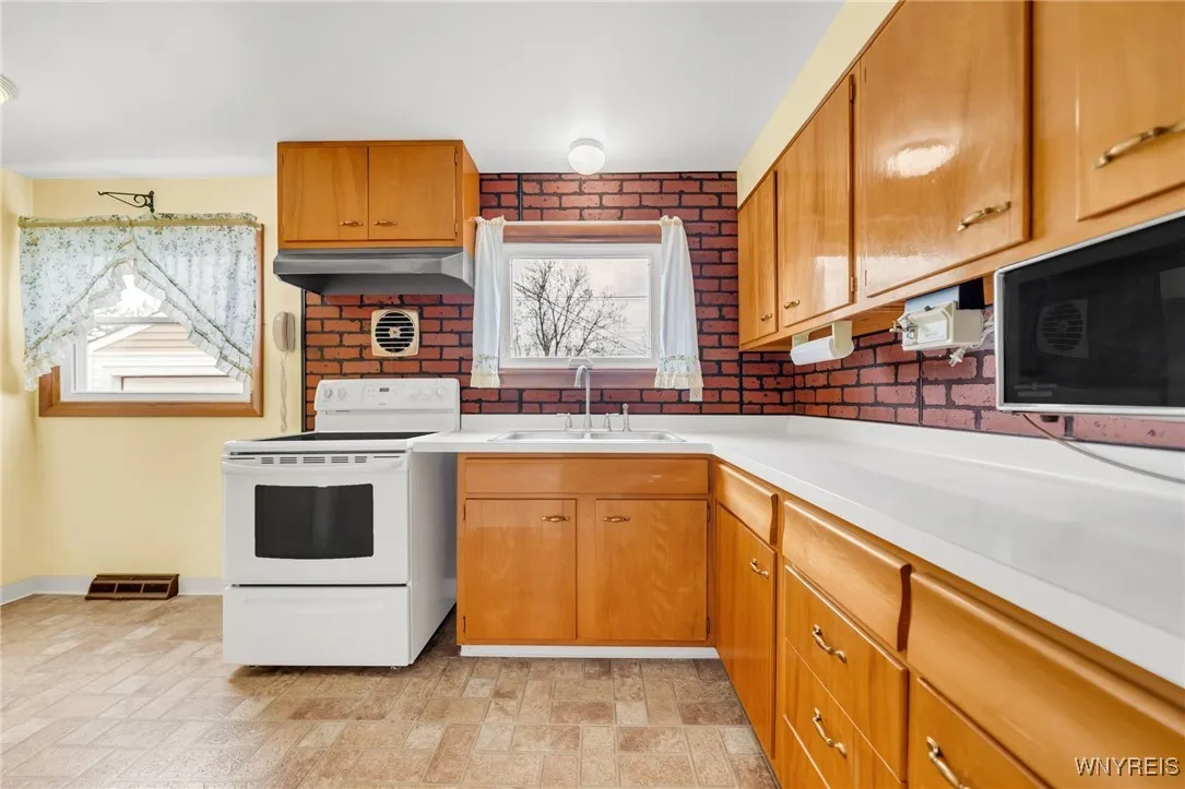 97 Dunlop Avenue, Tonawanda-town, New York 14150, Tonawanda, New York 14150, 3 Bedrooms Bedrooms, 7 Rooms Rooms,2 BathroomsBathrooms,Residential,Closed,97 Dunlop Avenue, Tonawanda-town, New York 14150,0,B1601255
