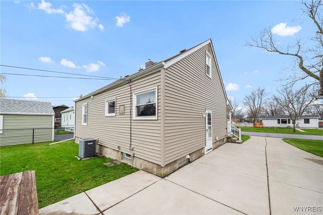 97 Dunlop Avenue, Tonawanda-town, New York 14150, Tonawanda, New York 14150, 3 Bedrooms Bedrooms, 7 Rooms Rooms,2 BathroomsBathrooms,Residential,Closed,97 Dunlop Avenue, Tonawanda-town, New York 14150,0,B1601255