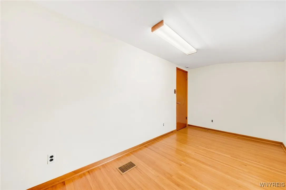 upstairs bedroom 2