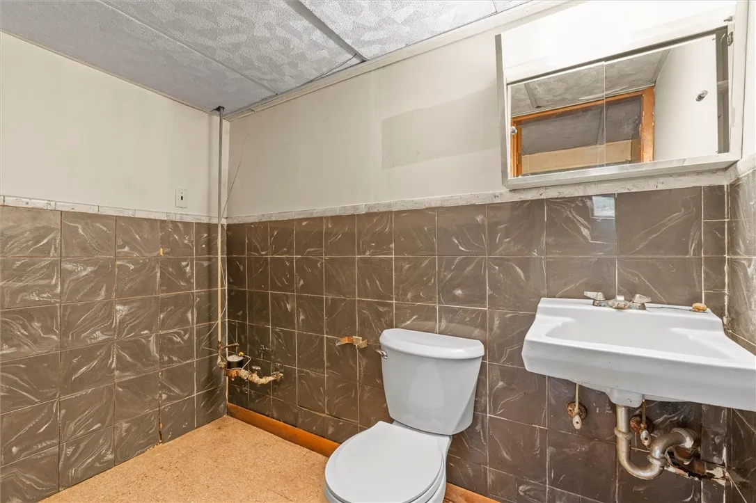 Basement half Bathroom