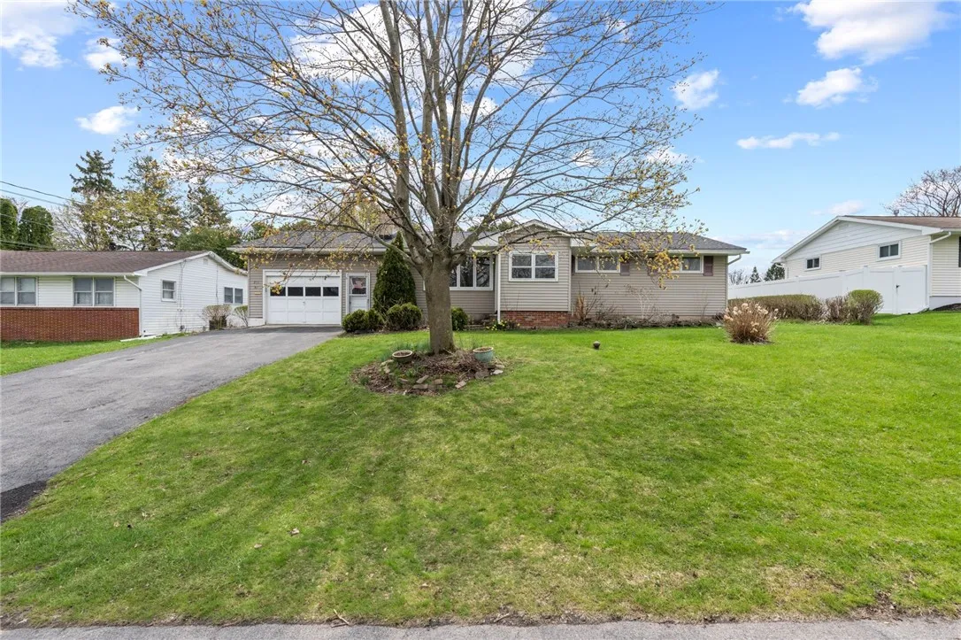 211 Charlane Parkway, Salina, New York 13212, Salina, New York 13212, 3 Bedrooms Bedrooms, 6 Rooms Rooms,1 BathroomBathrooms,Residential,Closed,211 Charlane Parkway, Salina, New York 13212,0,R1600370