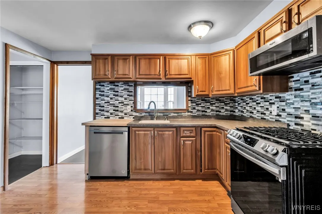 95 Brookside Drive, Amherst, New York 14221, Amherst, New York 14221, 3 Bedrooms Bedrooms, 7 Rooms Rooms,2 BathroomsBathrooms,Residential,Closed,95 Brookside Drive, Amherst, New York 14221,0,B1601241