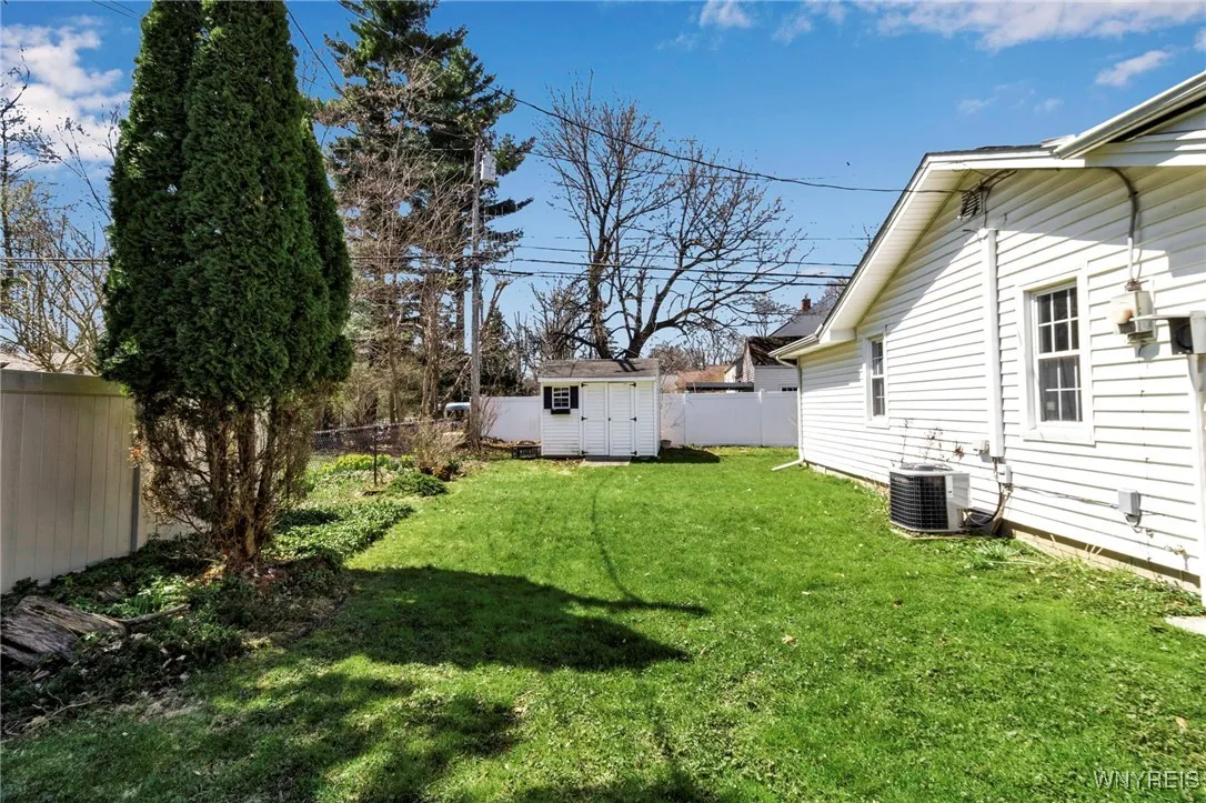 95 Brookside Drive, Amherst, New York 14221, Amherst, New York 14221, 3 Bedrooms Bedrooms, 7 Rooms Rooms,2 BathroomsBathrooms,Residential,Closed,95 Brookside Drive, Amherst, New York 14221,0,B1601241