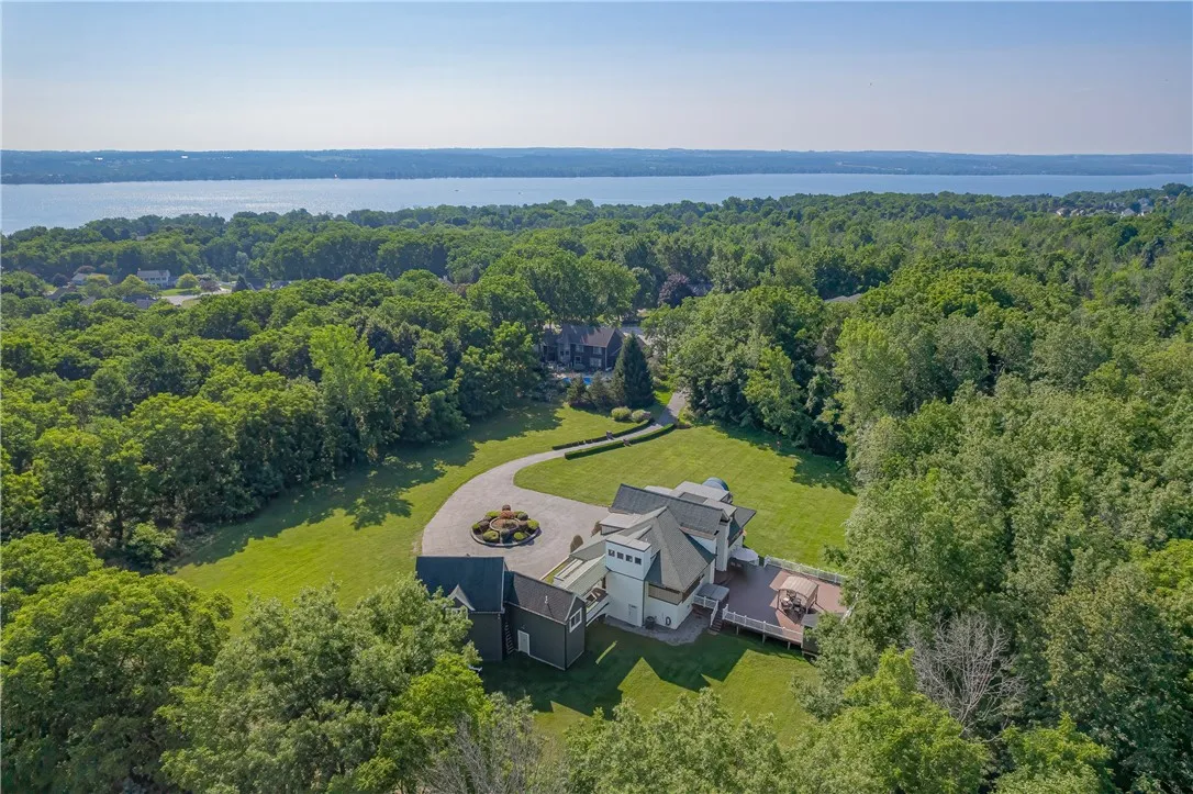 AERIAL VIEW & NEARBY CANANDAIGUA LAKE!