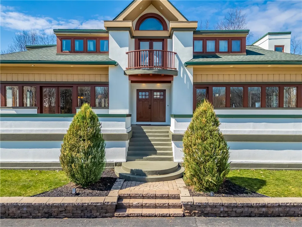 SPECTACULAR ARCHITECT DESIGNED ESTATE!