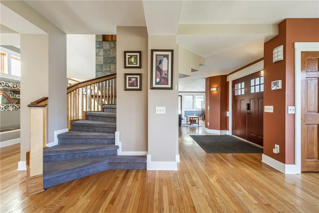 BEAUTIFUL STAIRCASE LEADING TO 2ND FLOOR!