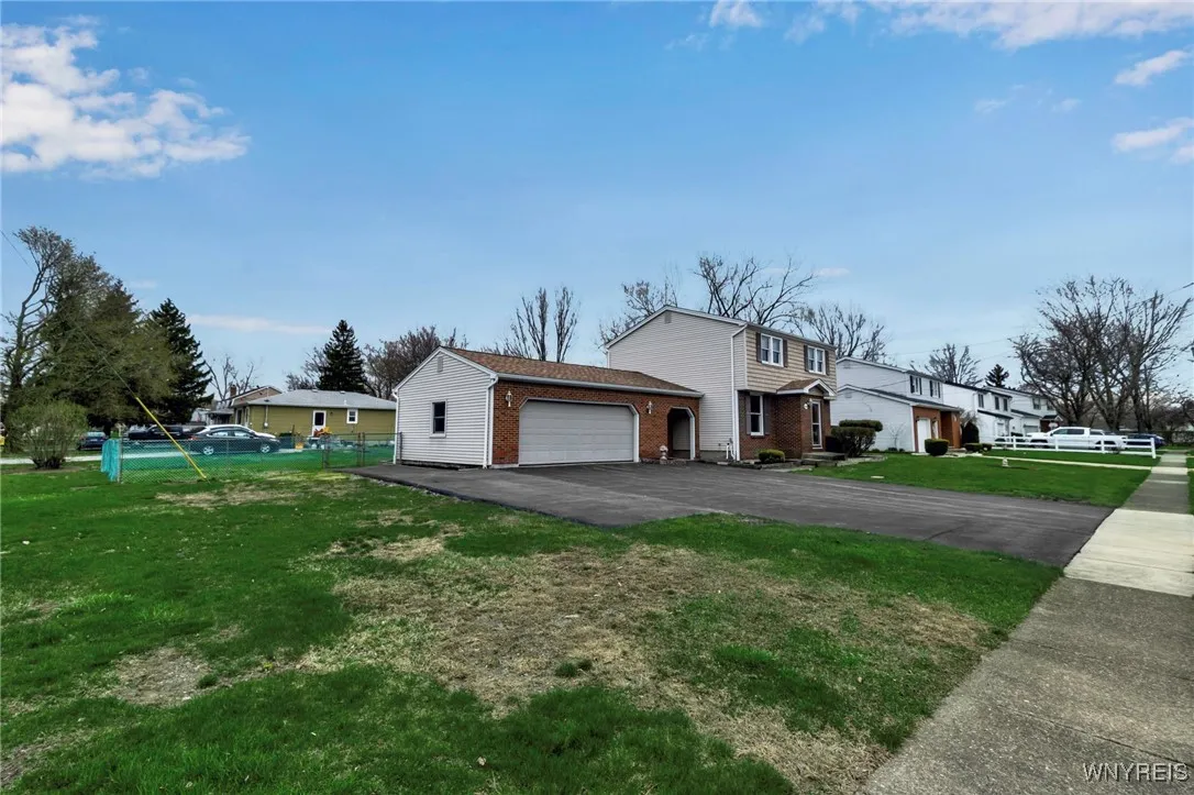 5003 Clarice Drive, Hamburg, New York 14075, Hamburg, New York 14075, 4 Bedrooms Bedrooms, 8 Rooms Rooms,1 BathroomBathrooms,Residential,Closed,5003 Clarice Drive, Hamburg, New York 14075,0,B1601003