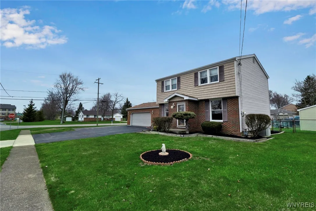5003 Clarice Drive, Hamburg, New York 14075, Hamburg, New York 14075, 4 Bedrooms Bedrooms, 8 Rooms Rooms,1 BathroomBathrooms,Residential,Closed,5003 Clarice Drive, Hamburg, New York 14075,0,B1601003