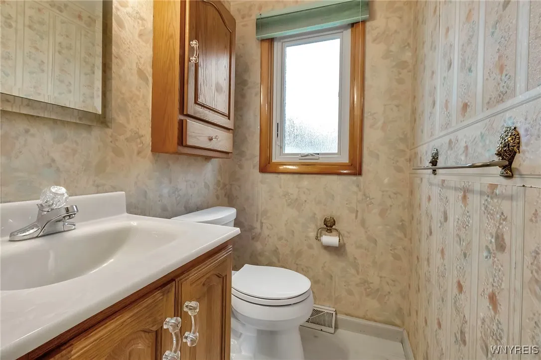 5003 Clarice Drive, Hamburg, New York 14075, Hamburg, New York 14075, 4 Bedrooms Bedrooms, 8 Rooms Rooms,1 BathroomBathrooms,Residential,Closed,5003 Clarice Drive, Hamburg, New York 14075,0,B1601003