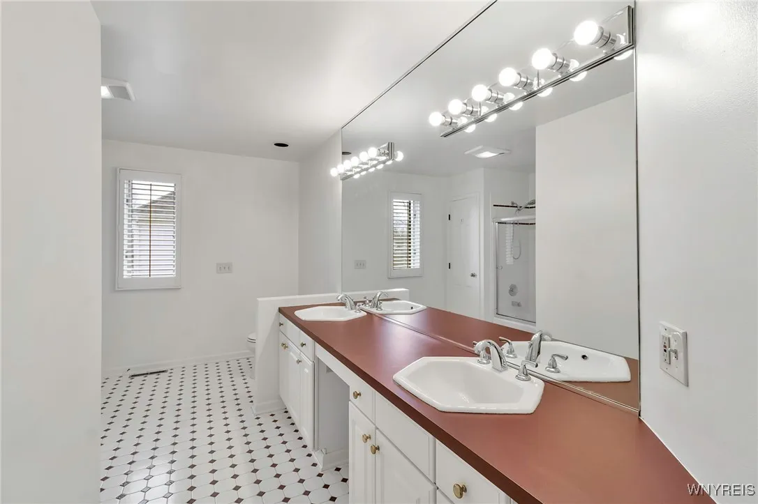 6353 Everwood Court North, Clarence, New York 1405, Clarence, New York 14051, 5 Bedrooms Bedrooms, 9 Rooms Rooms,3 BathroomsBathrooms,Residential,Closed,6353 Everwood Court North, Clarence, New York 1405,B1601375