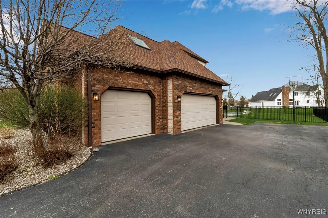 6353 Everwood Court North, Clarence, New York 1405, Clarence, New York 14051, 5 Bedrooms Bedrooms, 9 Rooms Rooms,3 BathroomsBathrooms,Residential,Closed,6353 Everwood Court North, Clarence, New York 1405,B1601375