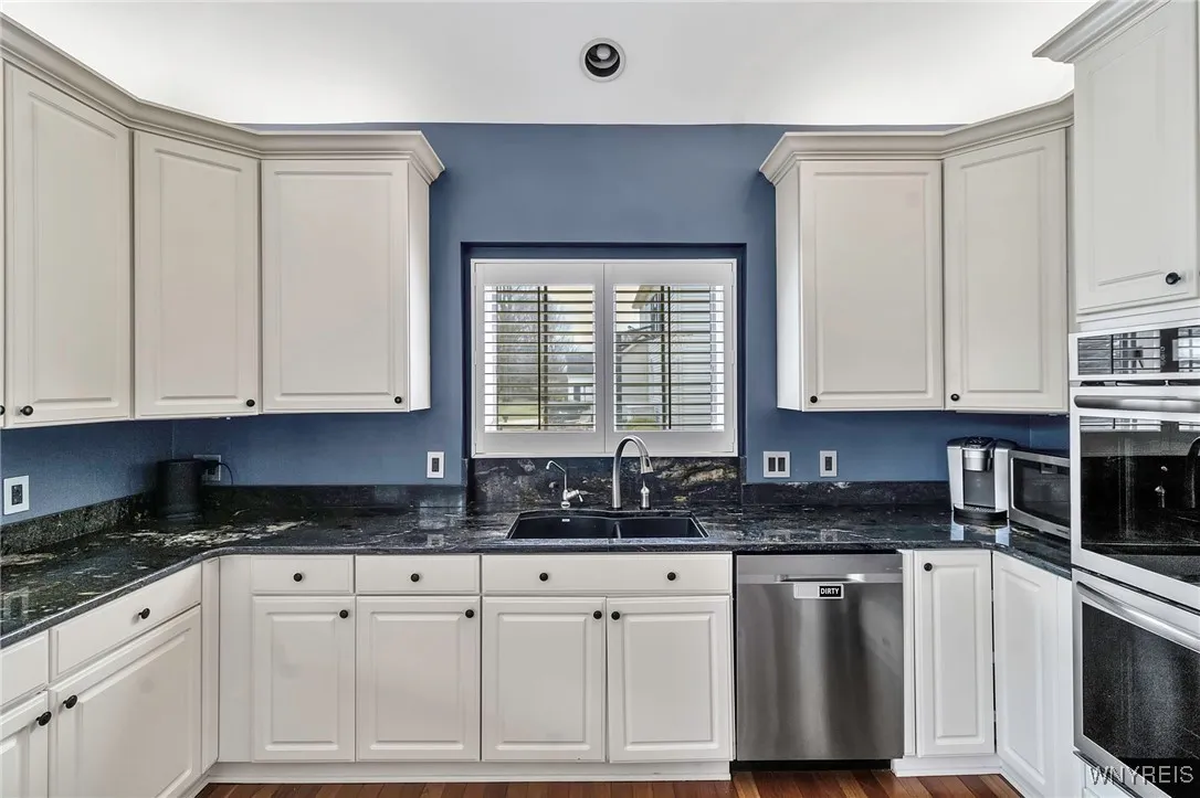 6353 Everwood Court North, Clarence, New York 1405, Clarence, New York 14051, 5 Bedrooms Bedrooms, 9 Rooms Rooms,3 BathroomsBathrooms,Residential,Closed,6353 Everwood Court North, Clarence, New York 1405,B1601375