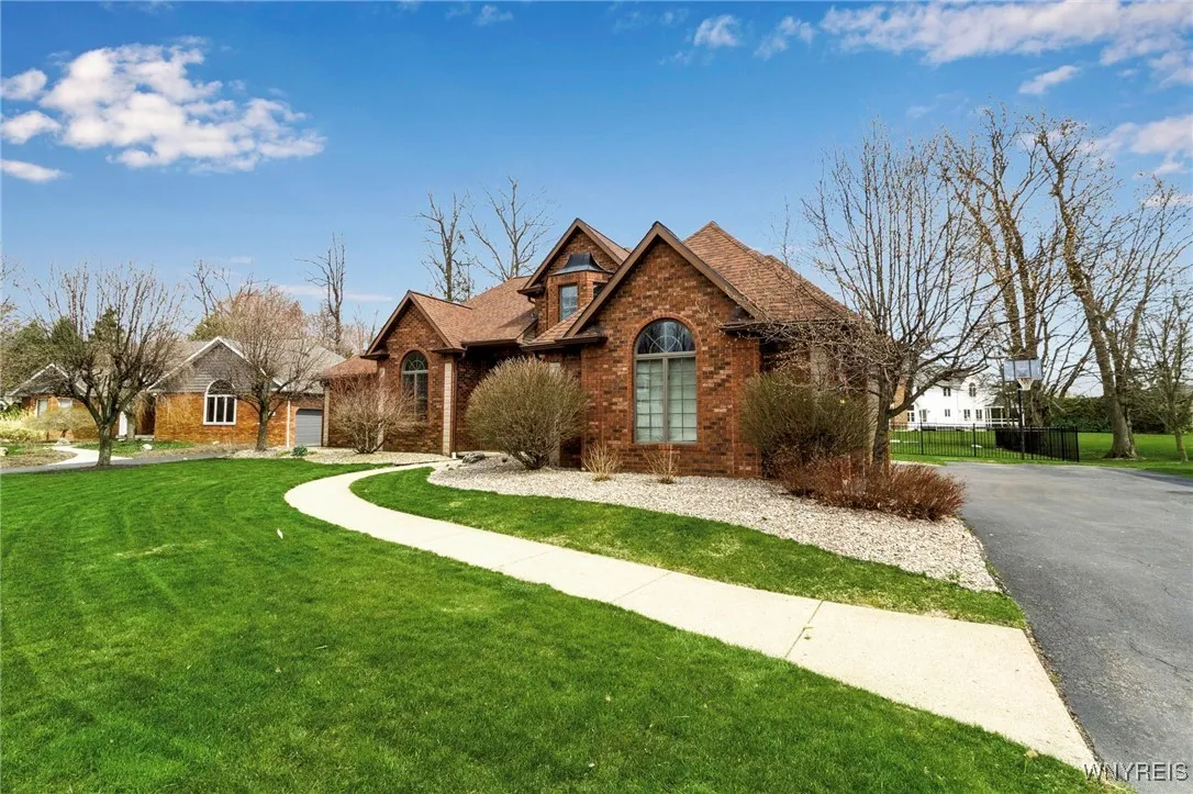 6353 Everwood Court North, Clarence, New York 1405, Clarence, New York 14051, 5 Bedrooms Bedrooms, 9 Rooms Rooms,3 BathroomsBathrooms,Residential,Closed,6353 Everwood Court North, Clarence, New York 1405,B1601375