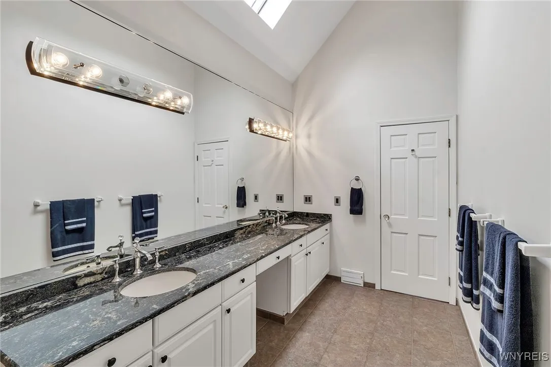 6353 Everwood Court North, Clarence, New York 1405, Clarence, New York 14051, 5 Bedrooms Bedrooms, 9 Rooms Rooms,3 BathroomsBathrooms,Residential,Closed,6353 Everwood Court North, Clarence, New York 1405,B1601375