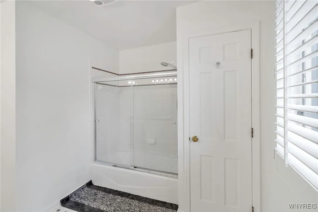 6353 Everwood Court North, Clarence, New York 1405, Clarence, New York 14051, 5 Bedrooms Bedrooms, 9 Rooms Rooms,3 BathroomsBathrooms,Residential,Closed,6353 Everwood Court North, Clarence, New York 1405,B1601375