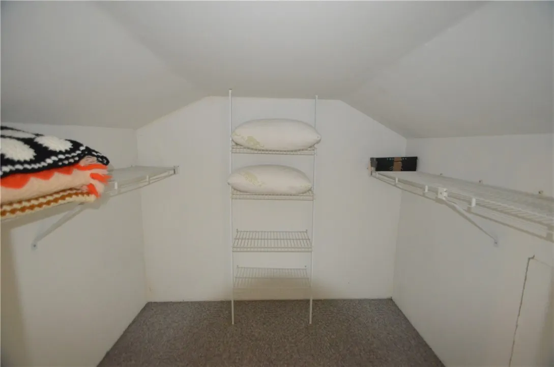 closet area in upstairs