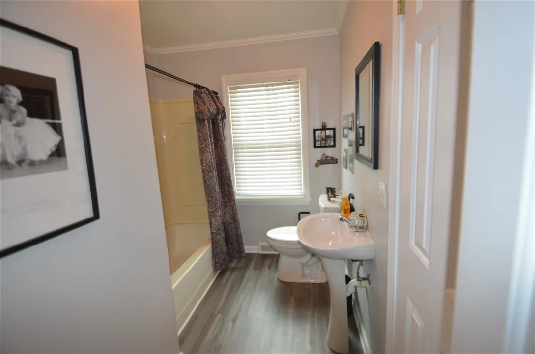 Full bath off 1st floor hall