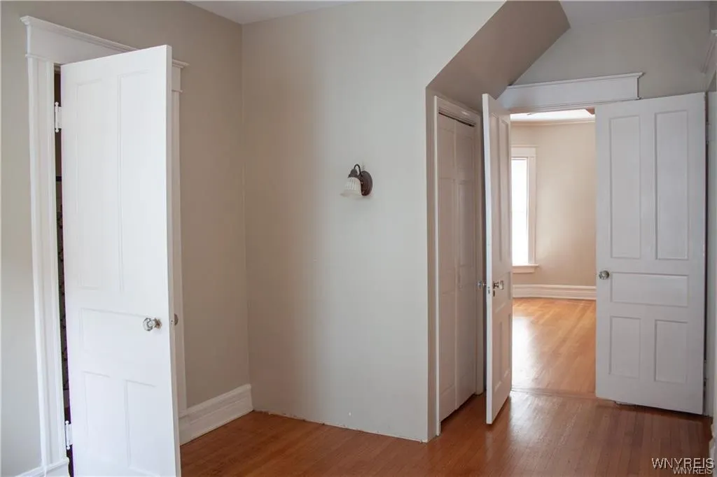 284 Richmond Ave, Second Floor, Buffalo, New York 14222, 2 Bedrooms Bedrooms, 6 Rooms Rooms,1 BathroomBathrooms,Residential Lease,Closed,284 Richmond Ave, Second Floor,0,B1601322