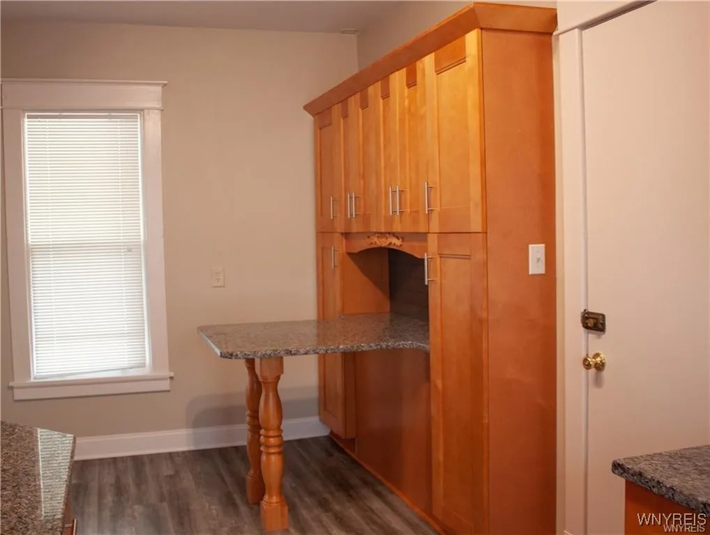 284 Richmond Ave, Second Floor, Buffalo, New York 14222, 2 Bedrooms Bedrooms, 6 Rooms Rooms,1 BathroomBathrooms,Residential Lease,Closed,284 Richmond Ave, Second Floor,0,B1601322