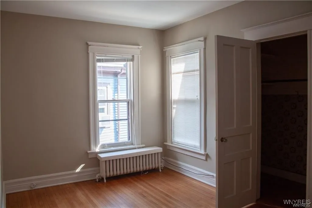 284 Richmond Ave, Second Floor, Buffalo, New York 14222, 2 Bedrooms Bedrooms, 6 Rooms Rooms,1 BathroomBathrooms,Residential Lease,Closed,284 Richmond Ave, Second Floor,0,B1601322