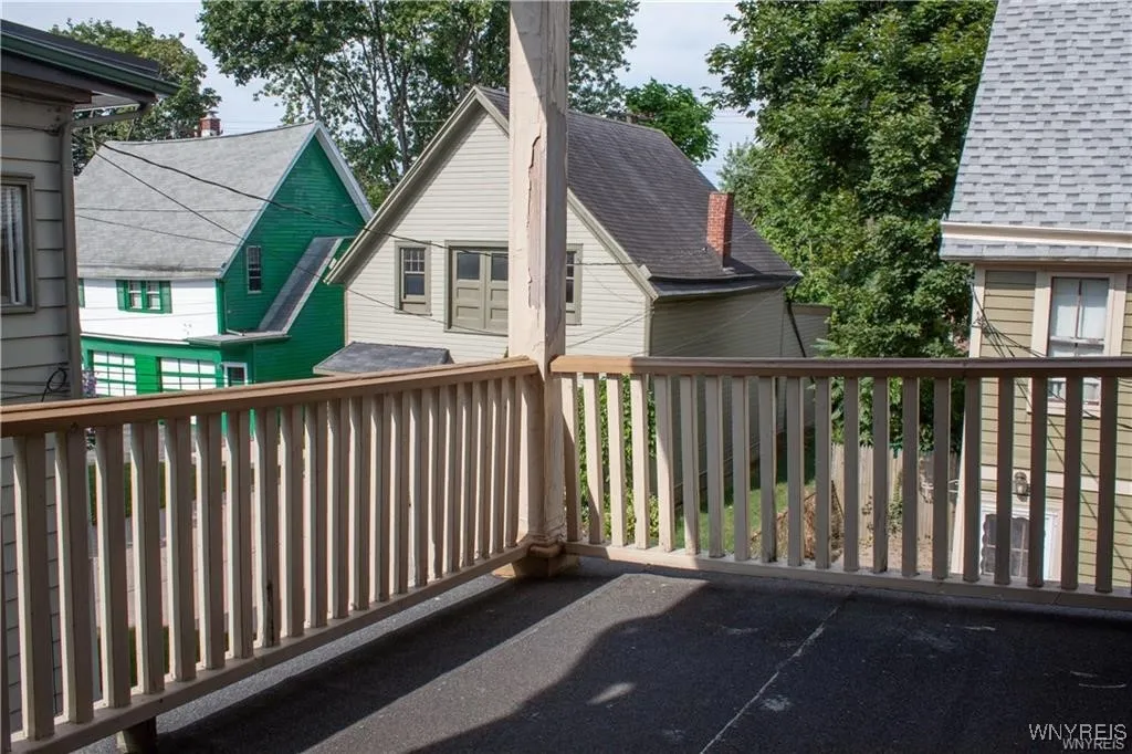 284 Richmond Ave, Second Floor, Buffalo, New York 14222, 2 Bedrooms Bedrooms, 6 Rooms Rooms,1 BathroomBathrooms,Residential Lease,Closed,284 Richmond Ave, Second Floor,0,B1601322