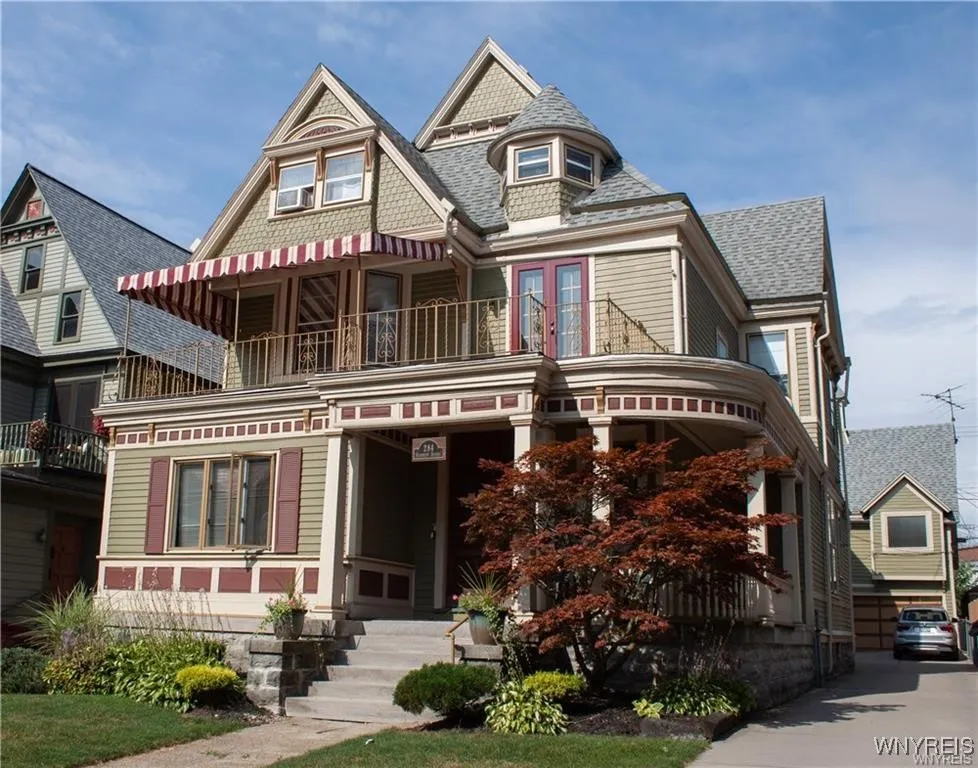 284 Richmond Ave, Second Floor, Buffalo, New York 14222, 2 Bedrooms Bedrooms, 6 Rooms Rooms,1 BathroomBathrooms,Residential Lease,Closed,284 Richmond Ave, Second Floor,0,B1601322