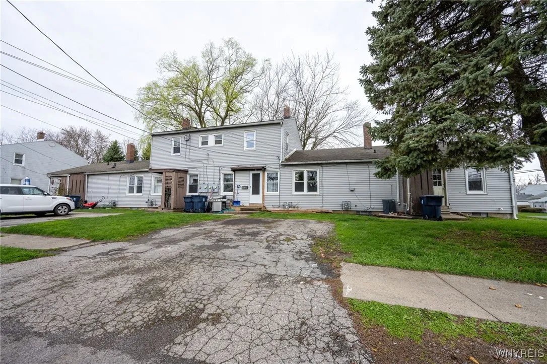 400 Sudbury Road 394, Lackawanna, New York 14218, Lackawanna, New York 14218, 10 Bedrooms Bedrooms, ,4 BathroomsBathrooms,Residential,Closed,400 Sudbury Road 394, Lackawanna, New York 14218,0,B1597492