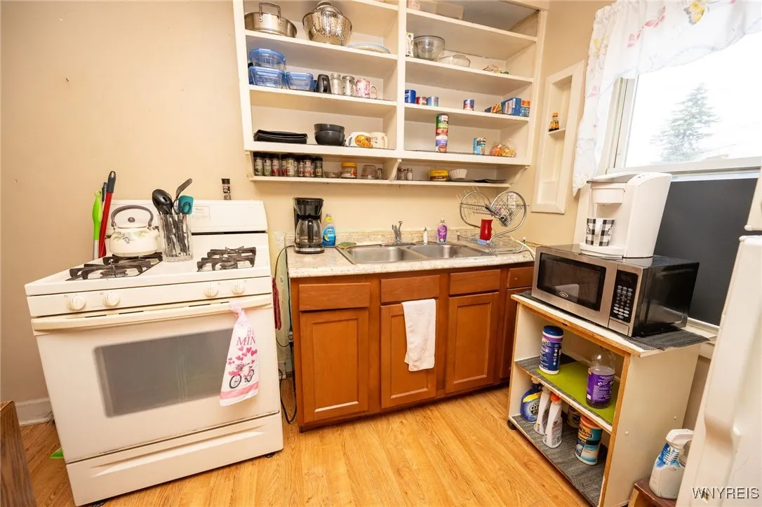 400 Sudbury Road 394, Lackawanna, New York 14218, Lackawanna, New York 14218, 10 Bedrooms Bedrooms, ,4 BathroomsBathrooms,Residential,Closed,400 Sudbury Road 394, Lackawanna, New York 14218,0,B1597492