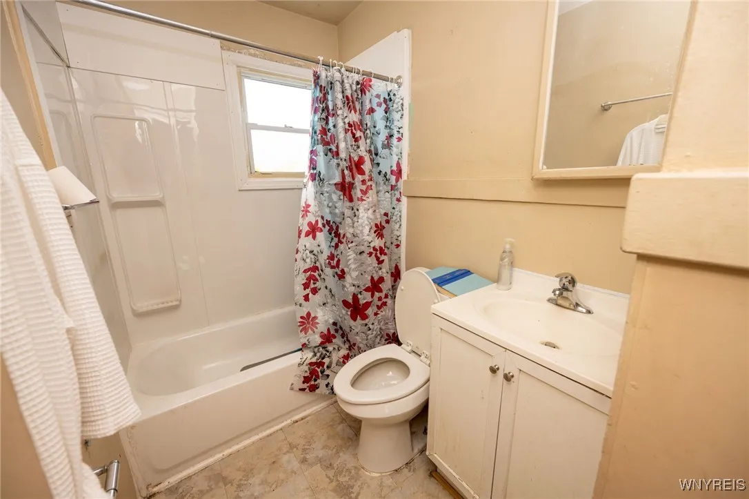 400 Sudbury Road 394, Lackawanna, New York 14218, Lackawanna, New York 14218, 10 Bedrooms Bedrooms, ,4 BathroomsBathrooms,Residential,Closed,400 Sudbury Road 394, Lackawanna, New York 14218,0,B1597492