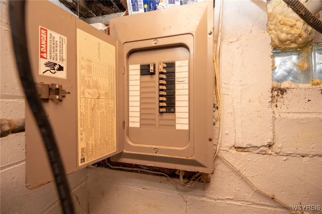 400 Sudbury Road 394, Lackawanna, New York 14218, Lackawanna, New York 14218, 10 Bedrooms Bedrooms, ,4 BathroomsBathrooms,Residential,Closed,400 Sudbury Road 394, Lackawanna, New York 14218,0,B1597492