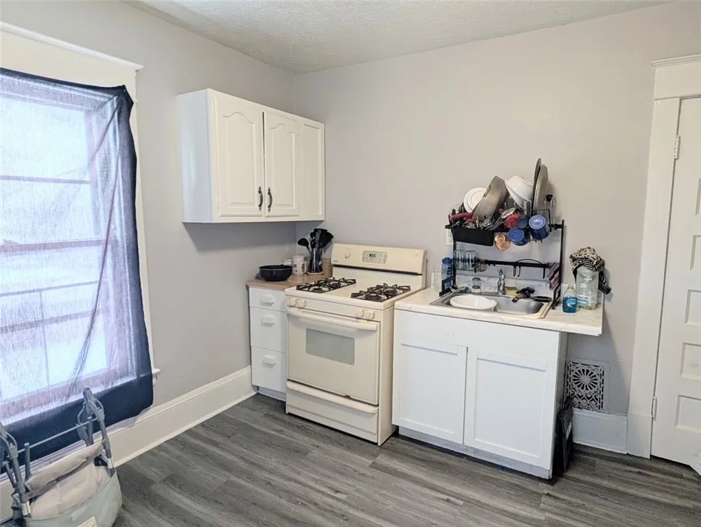 29 Darien Street, Rochester, New York 14611, Rochester, New York 14611, 4 Bedrooms Bedrooms, ,2 BathroomsBathrooms,Residential,Closed,29 Darien Street, Rochester, New York 14611,0,R1600785