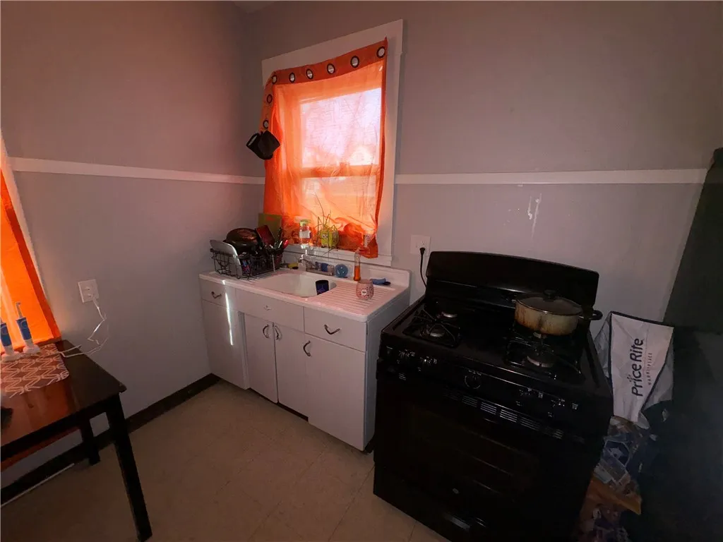 29 Darien Street, Rochester, New York 14611, Rochester, New York 14611, 4 Bedrooms Bedrooms, ,2 BathroomsBathrooms,Residential,Closed,29 Darien Street, Rochester, New York 14611,0,R1600785