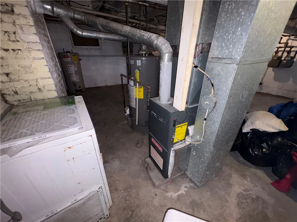 343 West Avenue, Rochester, New York 14611, Rochester, New York 14611, 6 Bedrooms Bedrooms, ,2 BathroomsBathrooms,Residential,Closed,343 West Avenue, Rochester, New York 14611,0,R1600773