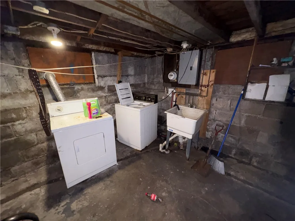 343 West Avenue, Rochester, New York 14611, Rochester, New York 14611, 6 Bedrooms Bedrooms, ,2 BathroomsBathrooms,Residential,Closed,343 West Avenue, Rochester, New York 14611,0,R1600773