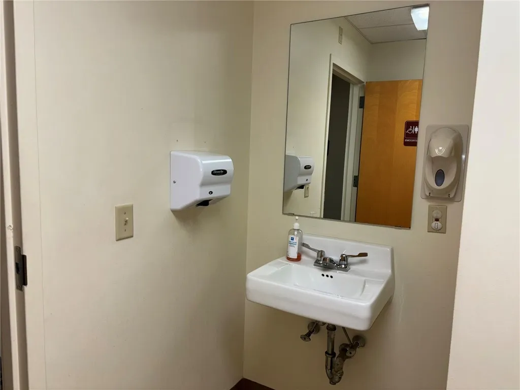 3101 West Ridge Road, Building C, Suite 331, Greece, New York 14626, 6 Rooms Rooms,Commercial Lease,For Rent,3101 West Ridge Road, Building C, Suite 331,R1600791