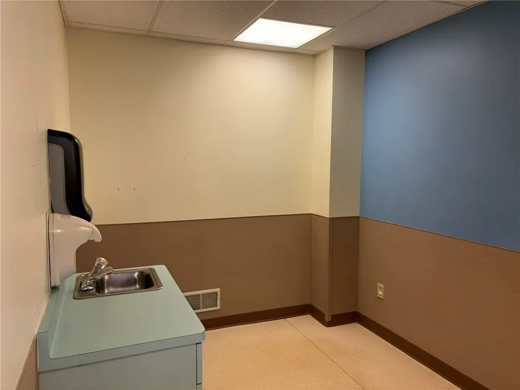 3101 West Ridge Road, Building C, Suite 331, Greece, New York 14626, 6 Rooms Rooms,Commercial Lease,For Rent,3101 West Ridge Road, Building C, Suite 331,R1600791