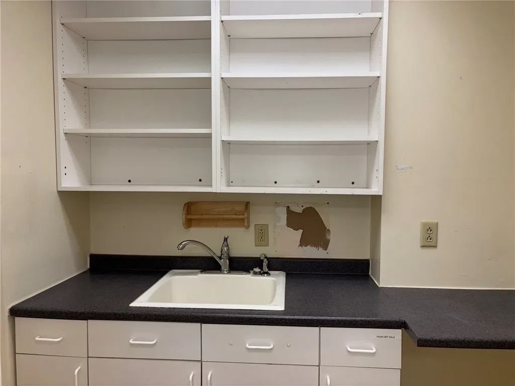 3101 West Ridge Road, Building C, Suite 331, Greece, New York 14626, 6 Rooms Rooms,Commercial Lease,For Rent,3101 West Ridge Road, Building C, Suite 331,R1600791