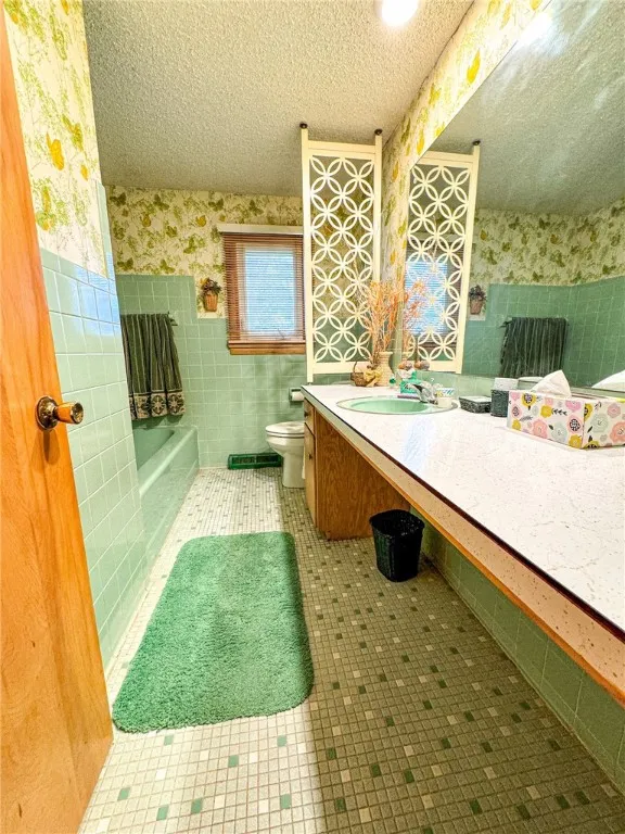 8092 East Main Road, Leroy, New York 14482, Leroy, New York 14482, 3 Bedrooms Bedrooms, 8 Rooms Rooms,1 BathroomBathrooms,Residential,Closed,8092 East Main Road, Leroy, New York 14482,R1601621